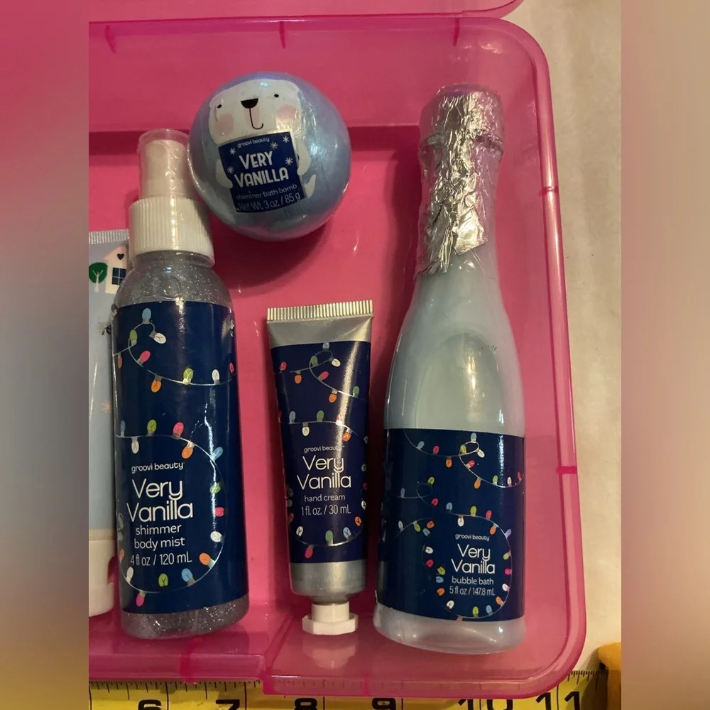 🛍️LAST CHANCE 🛍️NWT 7 piece Bath & Body Gift Set with pink carrying case
